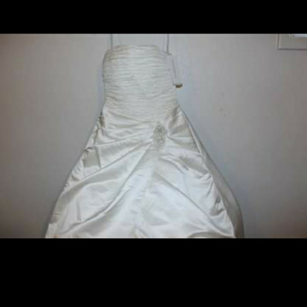 New w/ Tags! Beautiful Davids Bridal Wedding Dress